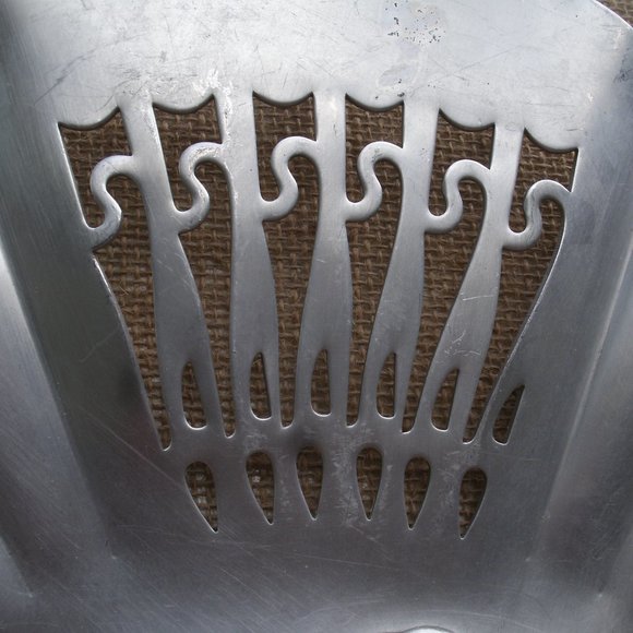 Vintage Farber & Shlevin Poinsettia Aluminum Serving Tray - Picture 6 of 16